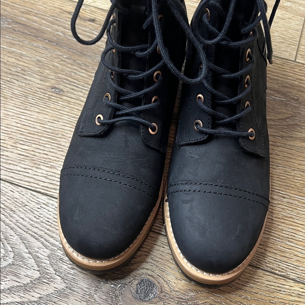 NWOB Patina Lace Up Boots in Shadow Black Size 7.5 - Picture 5 of 9